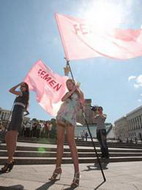украинские феминистки выступают против  <s></s> и обещают забросать женоненавистников тортами и нижним бельем